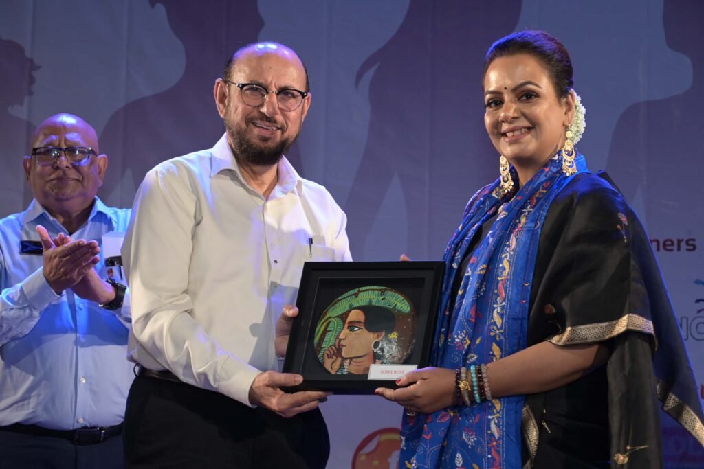 SOMA BOSE RECEIVING SWAMSIDDHA AWARD